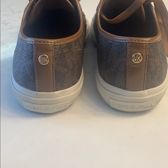 Michael kors brown tan shoes - Picture 3 of 5